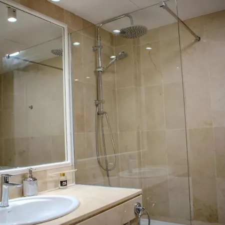Apartment Luxurious 2 Bedroom With Pool *