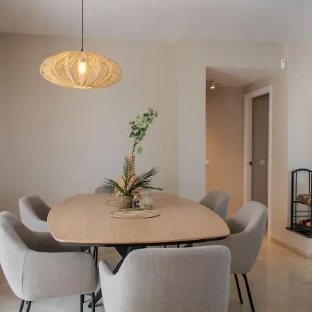Luxurious 2 Bedroom With Pool *