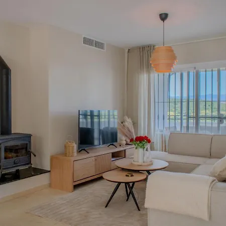 Luxurious 2 Bedroom With Pool Estepona
